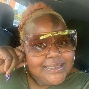 Meet your Posher, Tia